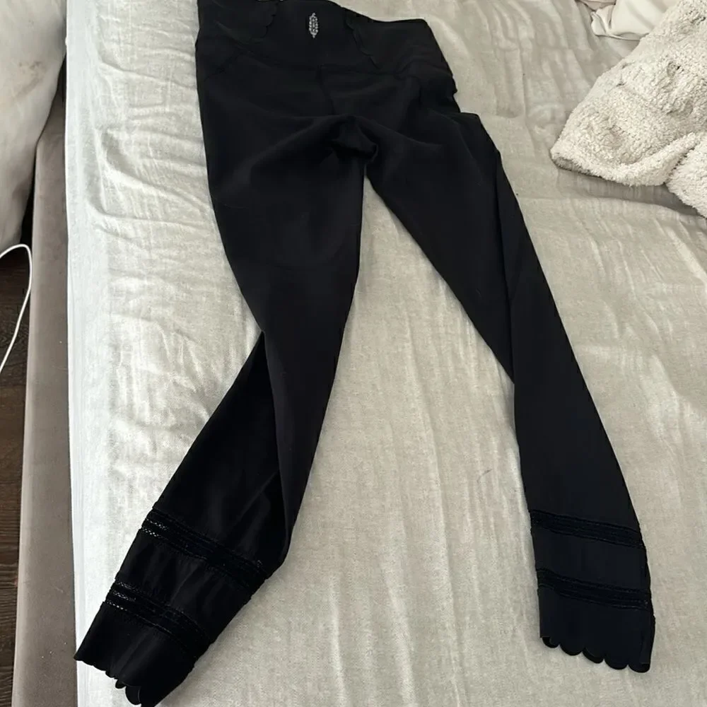 Free people black scallop and lace trim leggings NEW XS